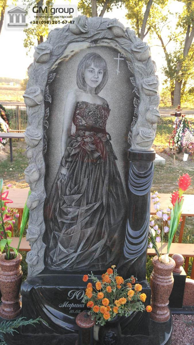 Памятник женщине с портретом в полный рост №104
