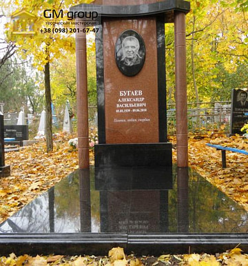Памятник мужчине из красного гранита №109
